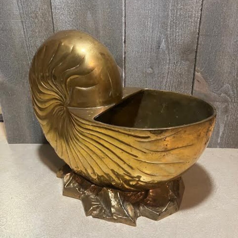 Large, heavy, Brass shell planter - Picture 3 of 7